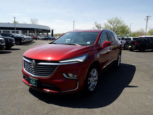 Certified 2023 Buick Enclave Essence w/ Experience Buick Package image 1