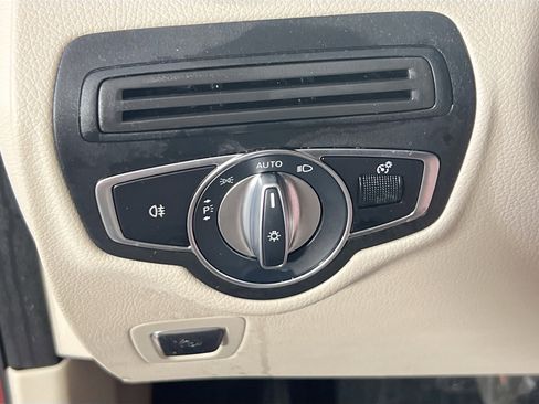 Used 2022 Mercedes-Benz GLC 300 4MATIC image 10