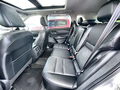 Used 2022 Nissan Rogue SV w/ SV Premium Package FWD image 24