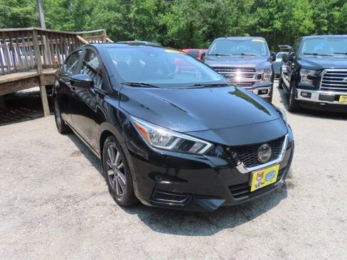 Used 2020 Nissan Versa SV FWD image 4