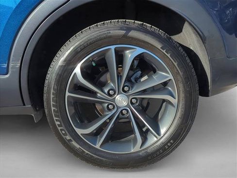 Used 2020 Buick Encore GX Essence w/ Advanced Technology Package FWD image 4