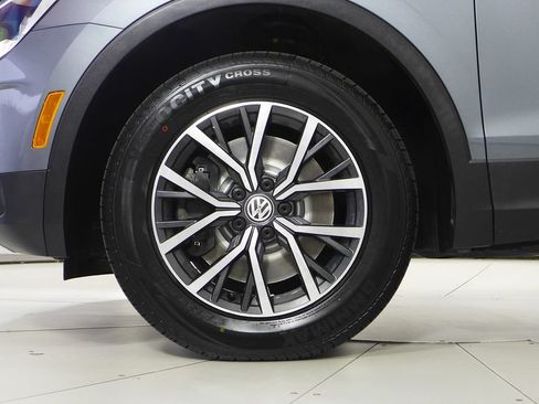 Used 2019 Volkswagen Tiguan SE w/ Panoramic Sunroof Package FWD image 5