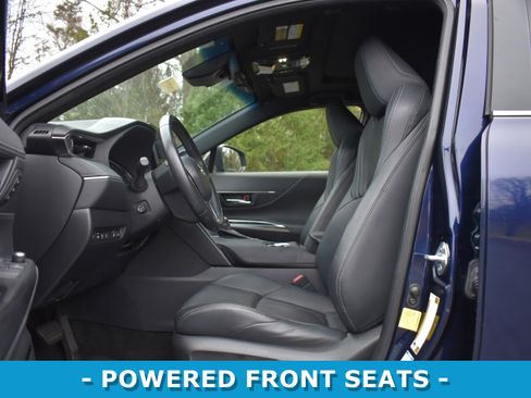 Used 2021 Toyota Venza Limited image 4