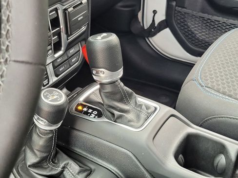 Used 2025 Jeep Wrangler Unlimited Rubicon 4xe w/ Safety Group AWD/4WD image 19