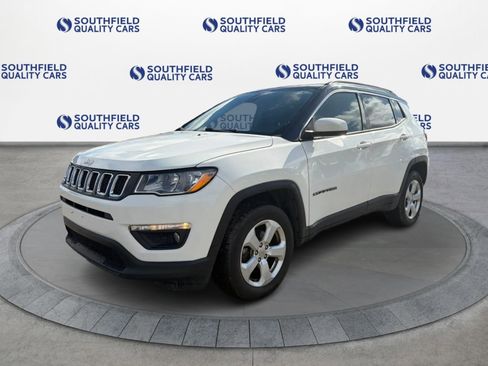Used 2018 Jeep Compass Latitude AWD/4WD image 2