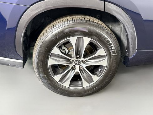 Used 2020 Toyota Highlander XLE image 33