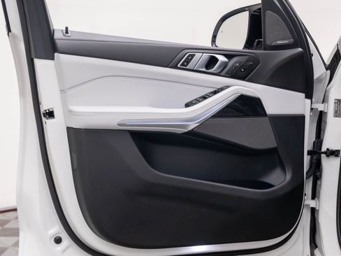 Used 2025 BMW X5 M60i image 13