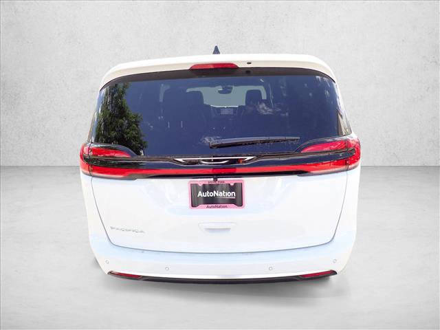 New 2027 Chrysler Pacifica Select FWD image 3