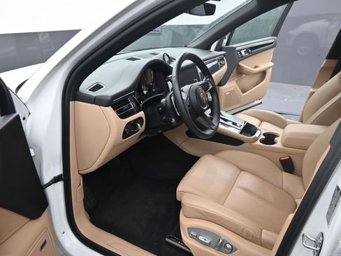 Certified 2022 Porsche Macan image 22