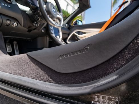 Used 2025 McLaren 750S Spider RWD image 24