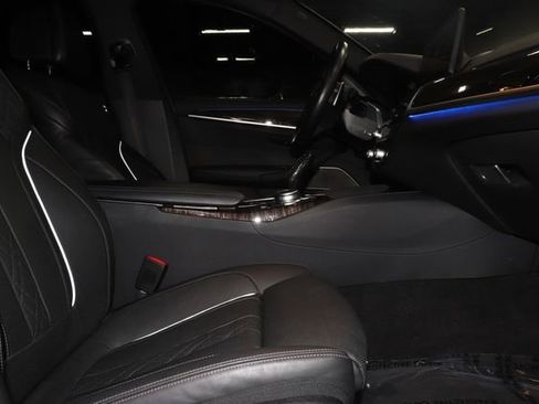 Used 2022 BMW M550i xDrive AWD/4WD image 21