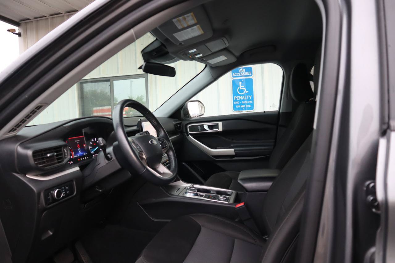 Used 2023 Ford Explorer XLT AWD/4WD image 52