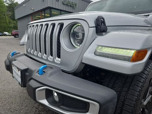 Used 2023 Jeep Wrangler Sahara w/ Cold Weather Group AWD/4WD image 9