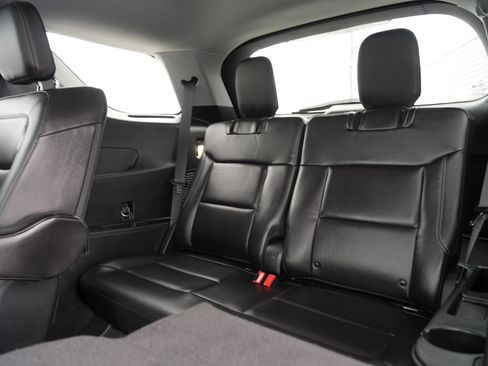 Used 2022 Ford Explorer XLT w/ Equipment Group 202A image 31