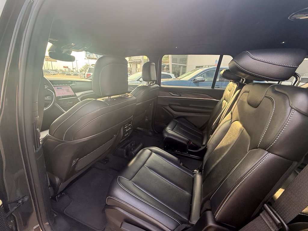 Used 2024 Jeep Grand Cherokee L Limited RWD image 11