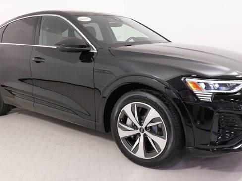 Used 2024 Audi Q8 e-tron Premium Plus w/ Premium Plus Package image 8