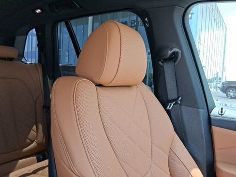 Used 2026 BMW X5 xDrive40i w/ M Sport Package AWD/4WD image 18