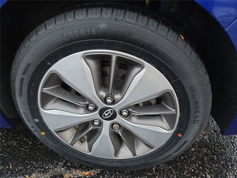 Used 2019 Hyundai Ioniq Plug-In Hybrid image 24