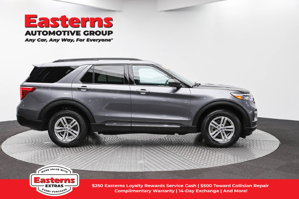 Used 2023 Ford Explorer XLT w/ Equipment Group 202A AWD/4WD image 5