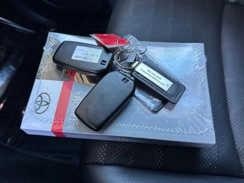 Used 2024 Toyota Tacoma TRD Off-Road w/ TRD Off Road Premium Package image 11