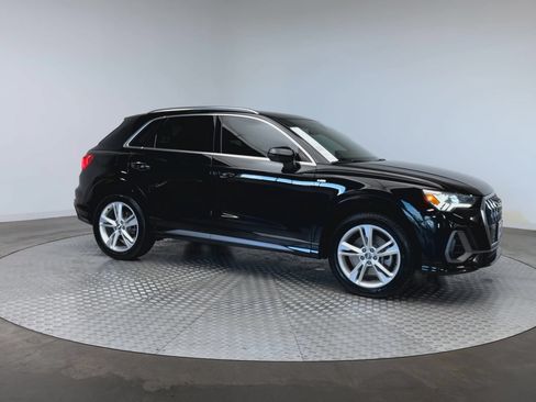 Used 2020 Audi Q3 2.0T Premium Plus w/ Premium Plus Package AWD/4WD image 2