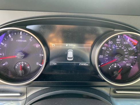 Used 2024 Kia Carnival LX FWD image 15