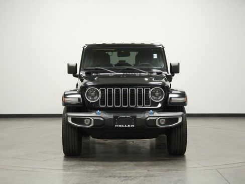 Used 2024 Jeep Wrangler Sahara w/ Technology Group AWD/4WD image 3