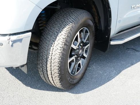 Used 2021 Toyota Tundra Limited w/ Limited Premium Package AWD/4WD image 14