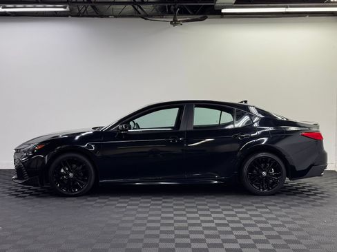 Used 2025 Toyota Camry SE FWD image 3