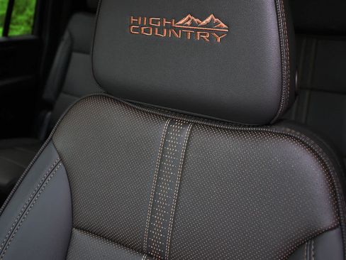 New 2026 Chevrolet Suburban High Country AWD/4WD image 9