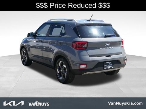 Used 2023 Hyundai Venue SEL FWD image 6