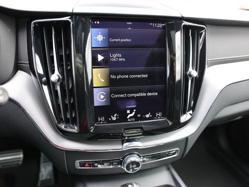 Used 2021 Volvo XC60 T6 R-Design image 25