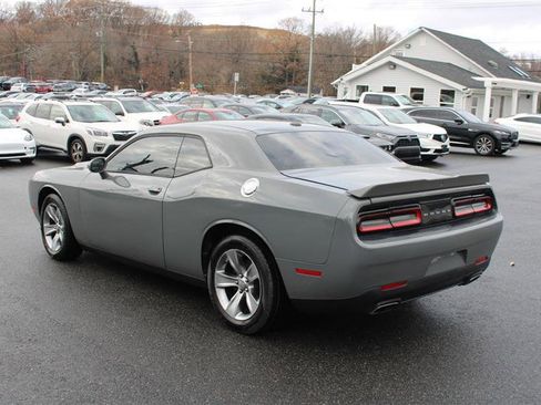 Used 2018 Dodge Challenger SXT image 6