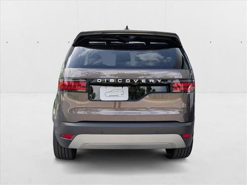 New 2025 Land Rover Discovery S image 8