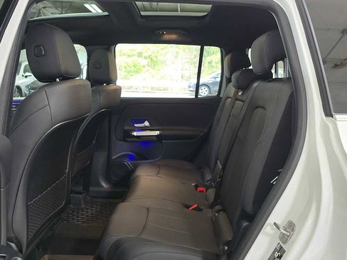 Used 2025 Mercedes-Benz GLB 250 4MATIC image 16