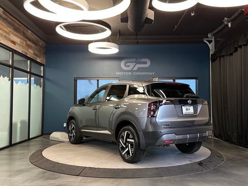 Used 2025 Nissan Kicks SV FWD image 5