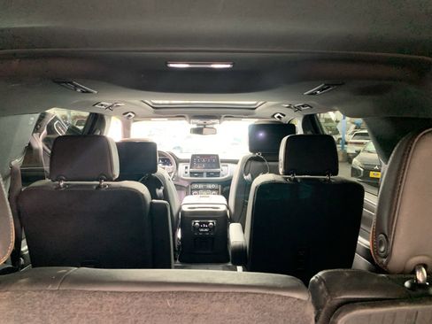 Used 2024 GMC Yukon XL AT4 w/ Technology Package image 9