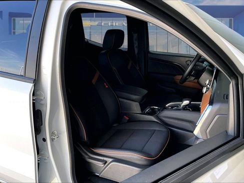 Used 2025 GMC Canyon AT4 AWD/4WD image 17