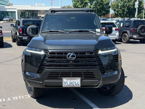 Used 2024 Lexus GX 550 w/ Accessory Package (Z1) AWD/4WD image 3