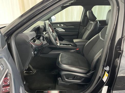 Used 2025 Ford Explorer ST AWD/4WD image 4