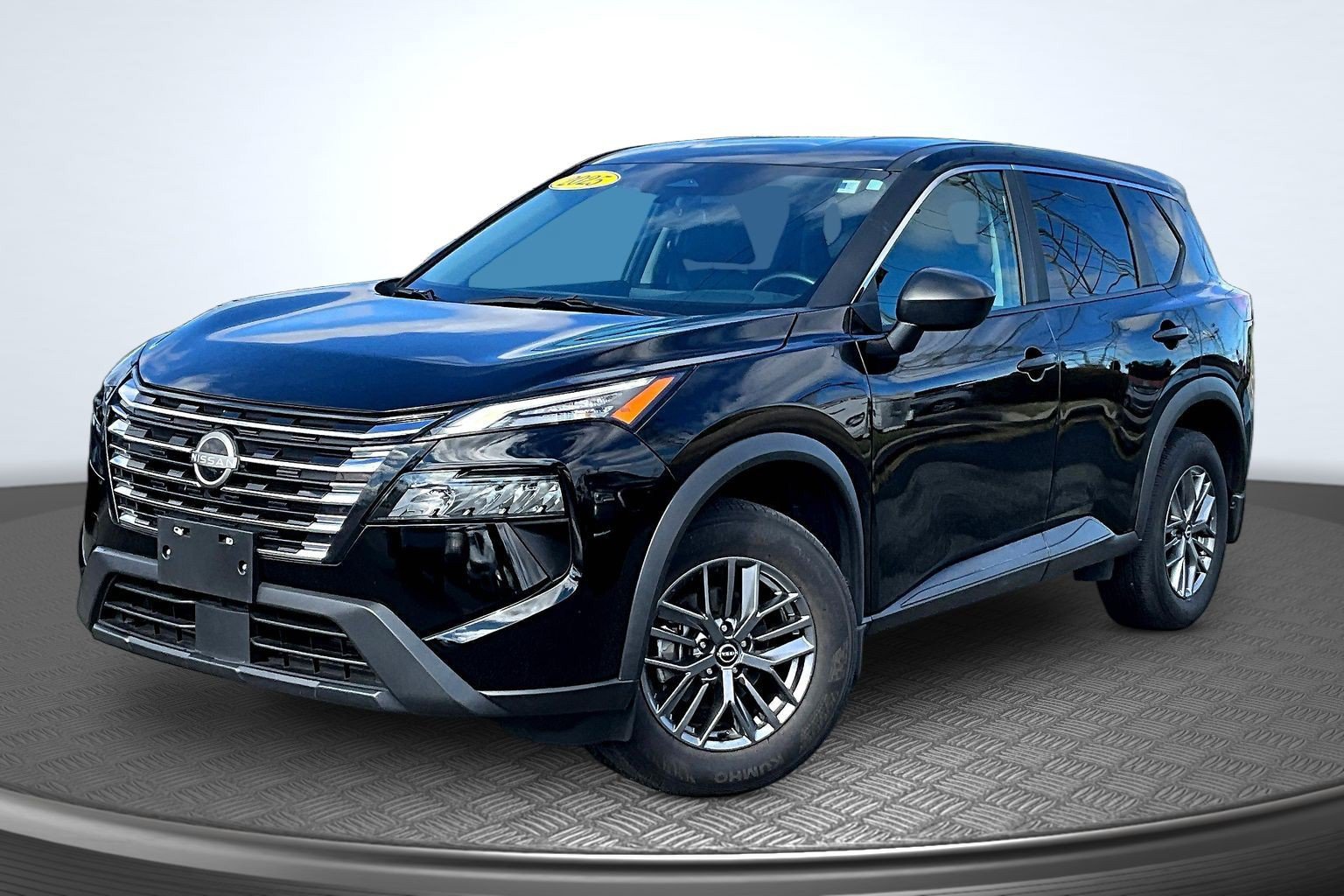 Used 2025 Nissan Rogue S AWD/4WD image 1