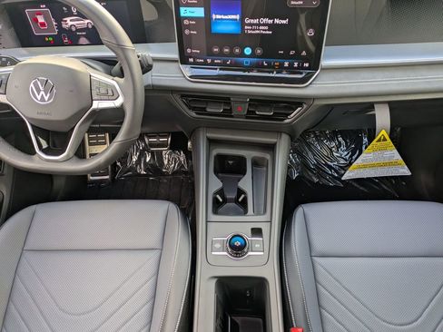 New 2026 Volkswagen Tiguan SE R-Line AWD/4WD image 32