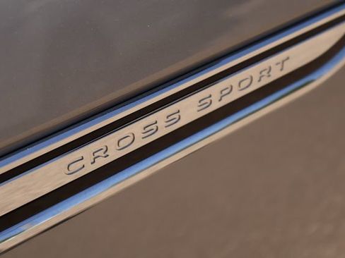 Used 2025 Volkswagen Atlas Cross Sport SE w/ Panoramic Sunroof Package image 11