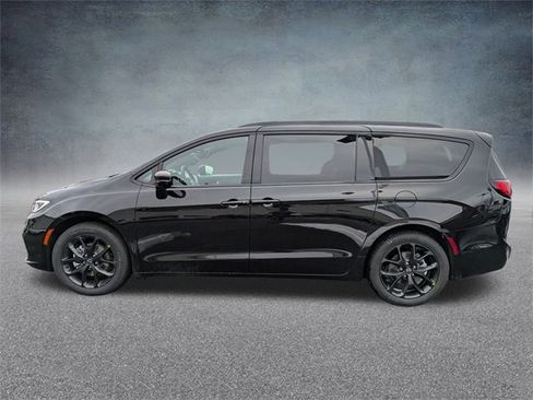 New 2026 Chrysler Pacifica Select image 7