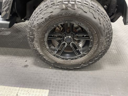 Used 2015 Jeep Wrangler Unlimited Sahara w/ Connectivity Group image 28