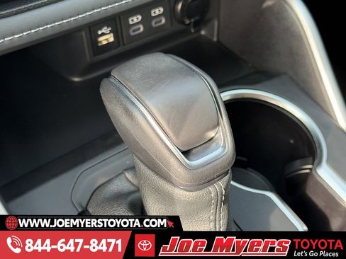 Used 2024 Toyota Highlander LE image 21