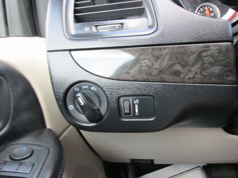 Used 2013 Dodge Grand Caravan SXT FWD image 7