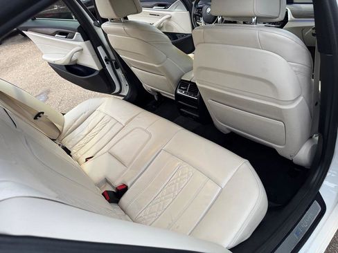 Used 2018 BMW 530e xDrive image 28