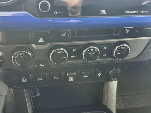 Used 2022 Toyota Tacoma TRD Off-Road w/ TRD Premium Off Road Package AWD/4WD image 14