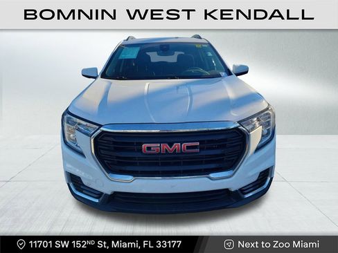 Used 2023 GMC Terrain SLE w/ Driver Convenience Package image 2
